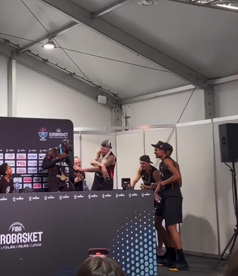 全队浇水庆, 退役后进入, yid