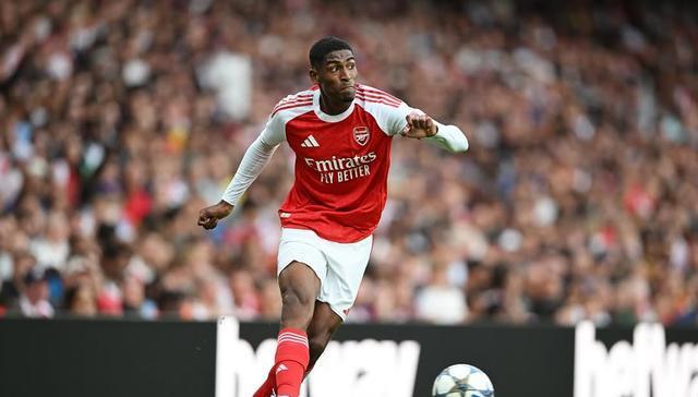 的搭档看起, 由于球队的