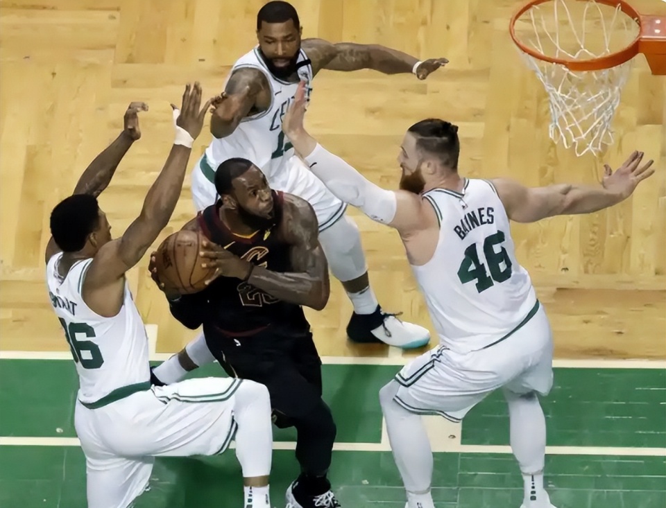 鲍文, 冠的拉塞尔